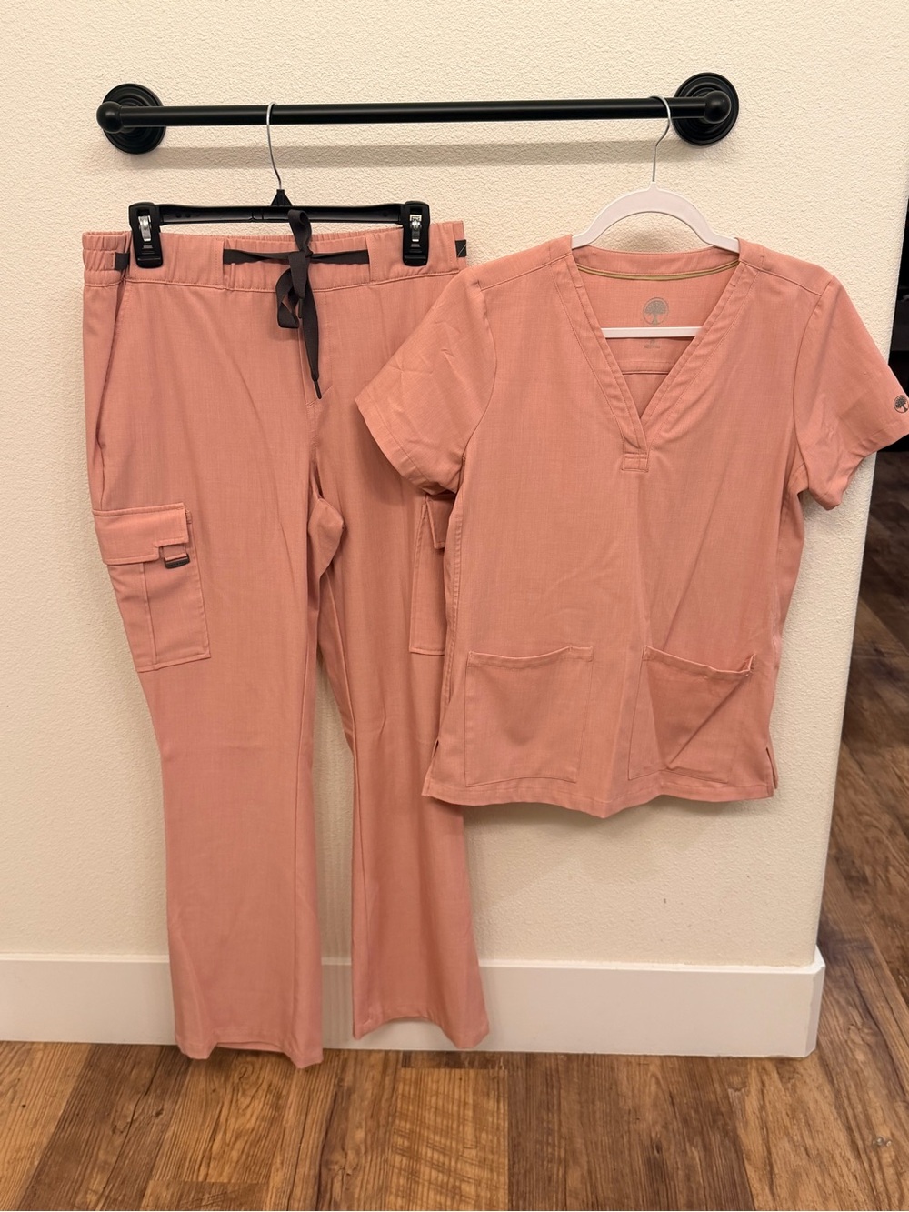 Women’s Healing Hands Quest Scrub Set